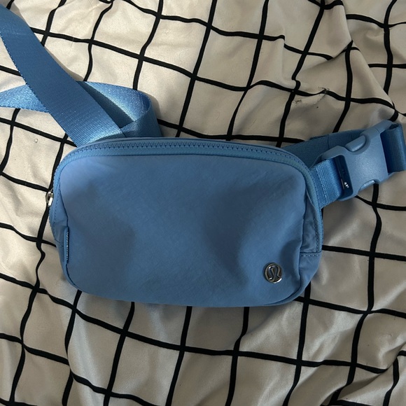 lulu lemon belt bag - Picture 2 of 3